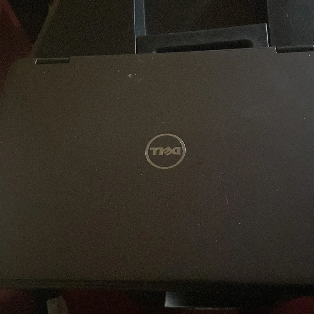 Selling a Dell laptop excellent condition w/o charger